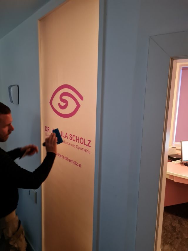 Druck auf Milchglasfolie inkl. Montage 1020 Wien Ordination Dr. Scholz – Referenz AbdeX