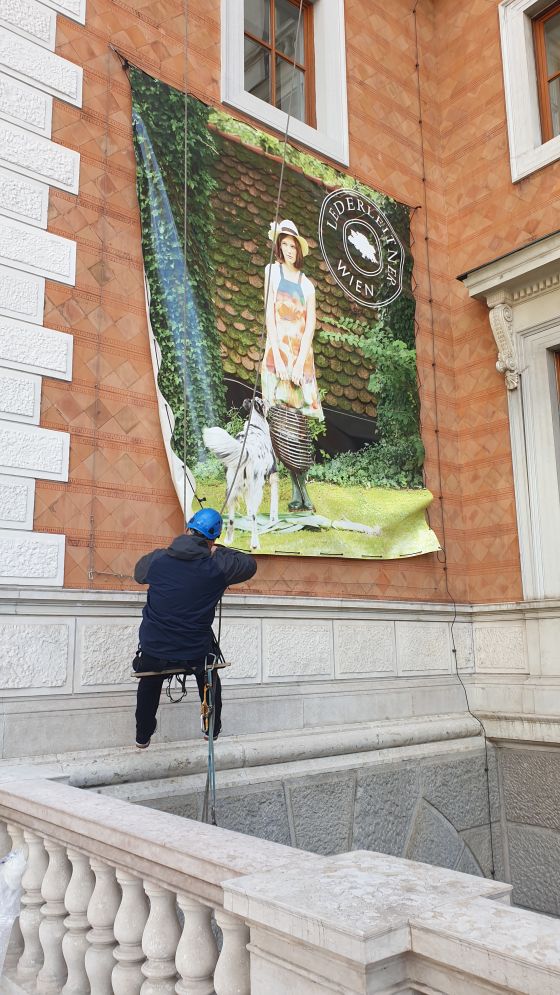 Druck Plane inkl. Montage mit Seilkletterern 1010 Wien Börse