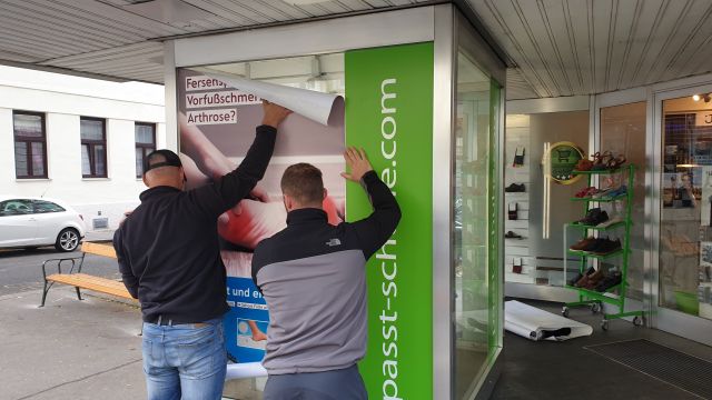 Schaufenster Beklebungen (Aufkleber Druck und Montage) – Referenz AbdeX