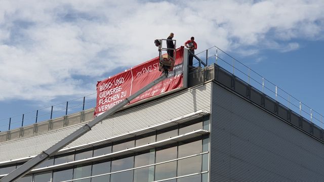 Leuchkasten Plane Tausch (Druck und Montage mit Hebebühne) Stadlau 1220 Wien – Referenz AbdeX
