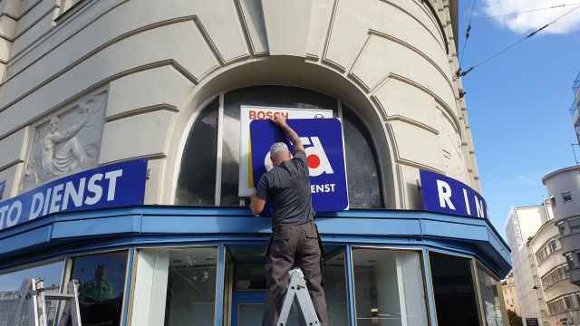 Geschäftslokal Schilder Druck und Montage – Referenz AbdeX
