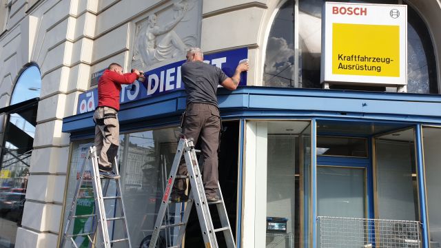 Geschäftslokal Schilder Druck und Montage – Referenz AbdeX