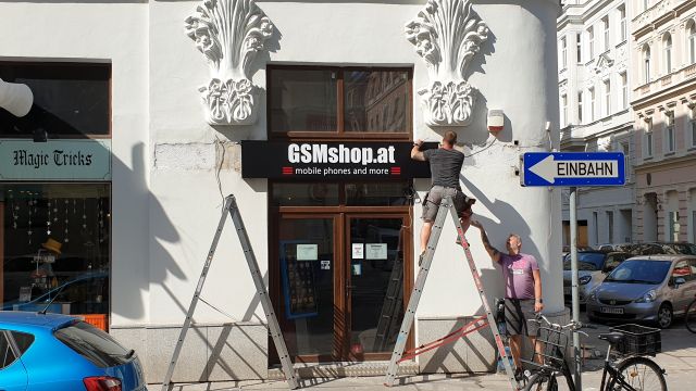 Austausch altes Plexiglas vom Leuchtkasten mit neuem Druck und Montage – Referenz AbdeX