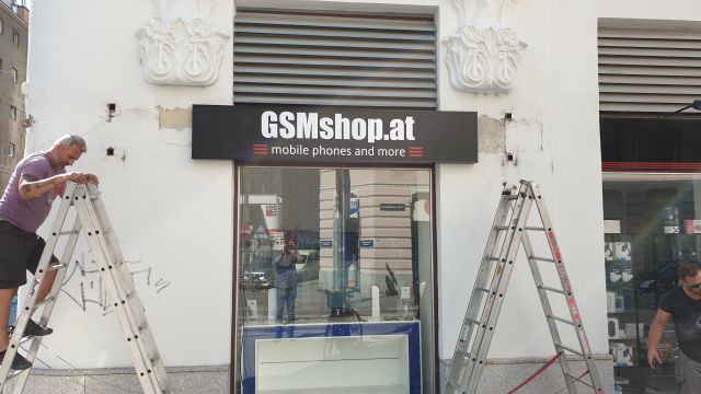 Austausch altes Plexiglas vom Leuchtkasten mit neuem Druck und Montage – Referenz AbdeX