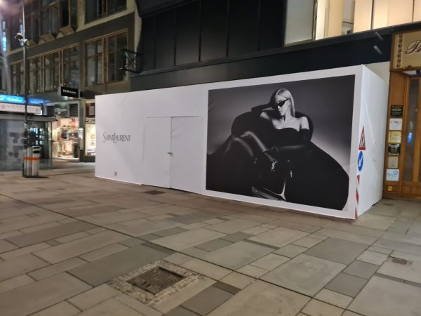 Plane Druck auf Staubwand inkl. Montage 1010 Wien