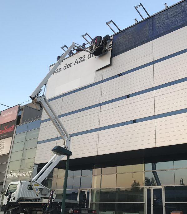 Druck Aludibod inkl. Montage auf Gebäude 1210 Wien