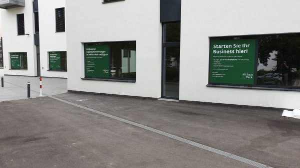 Makler Lokalvermietung Beschriftung inkl. Druck und Montage