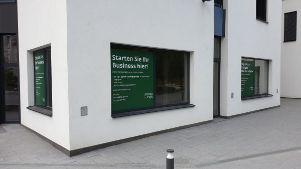 Makler Lokalvermietung Beschriftung inkl. Druck und Montage