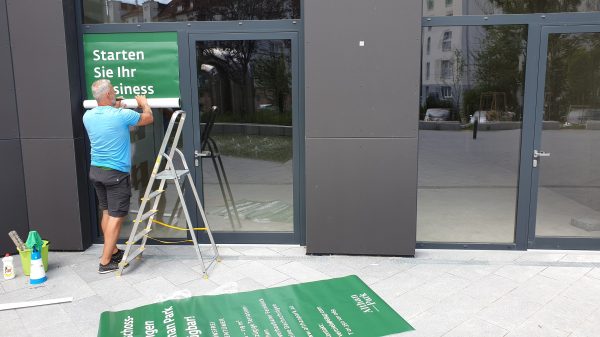 Makler Lokalvermietung Beschriftung inkl. Druck und Montage