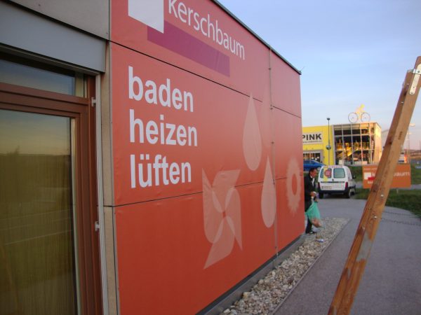 Verkleidung Geschäftslokal mit Planen