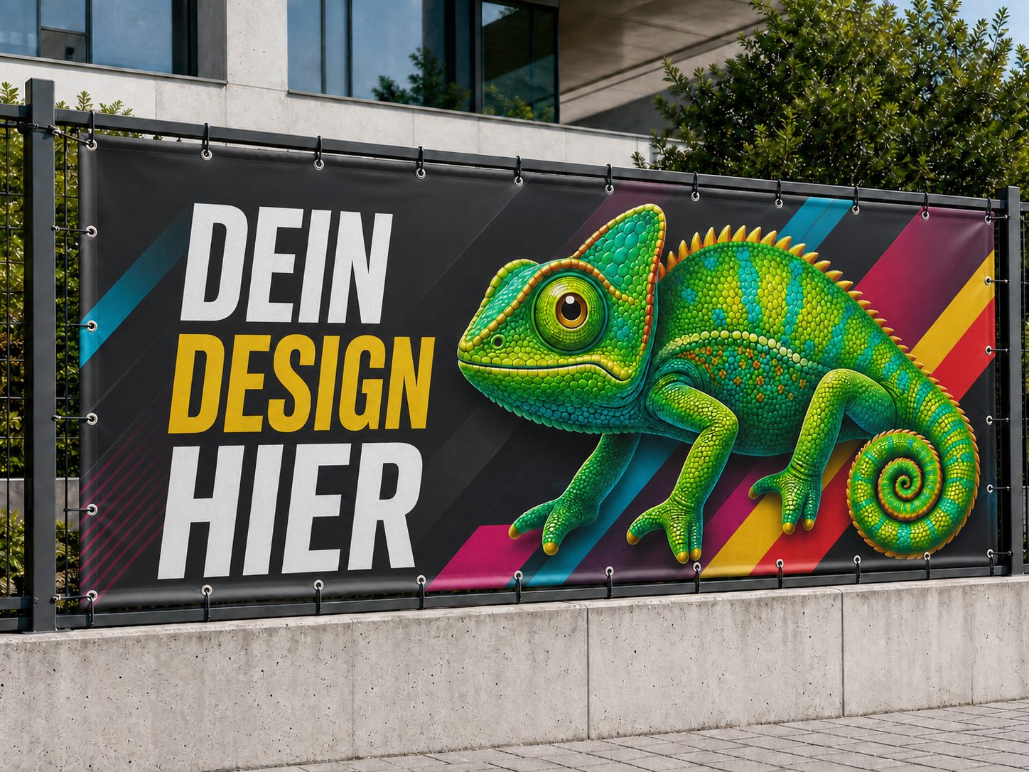 Werbebanner nach Maß – PVC-Werbebanner mit Digitaldruck an Metallzaun, Außenwerbung Österreich