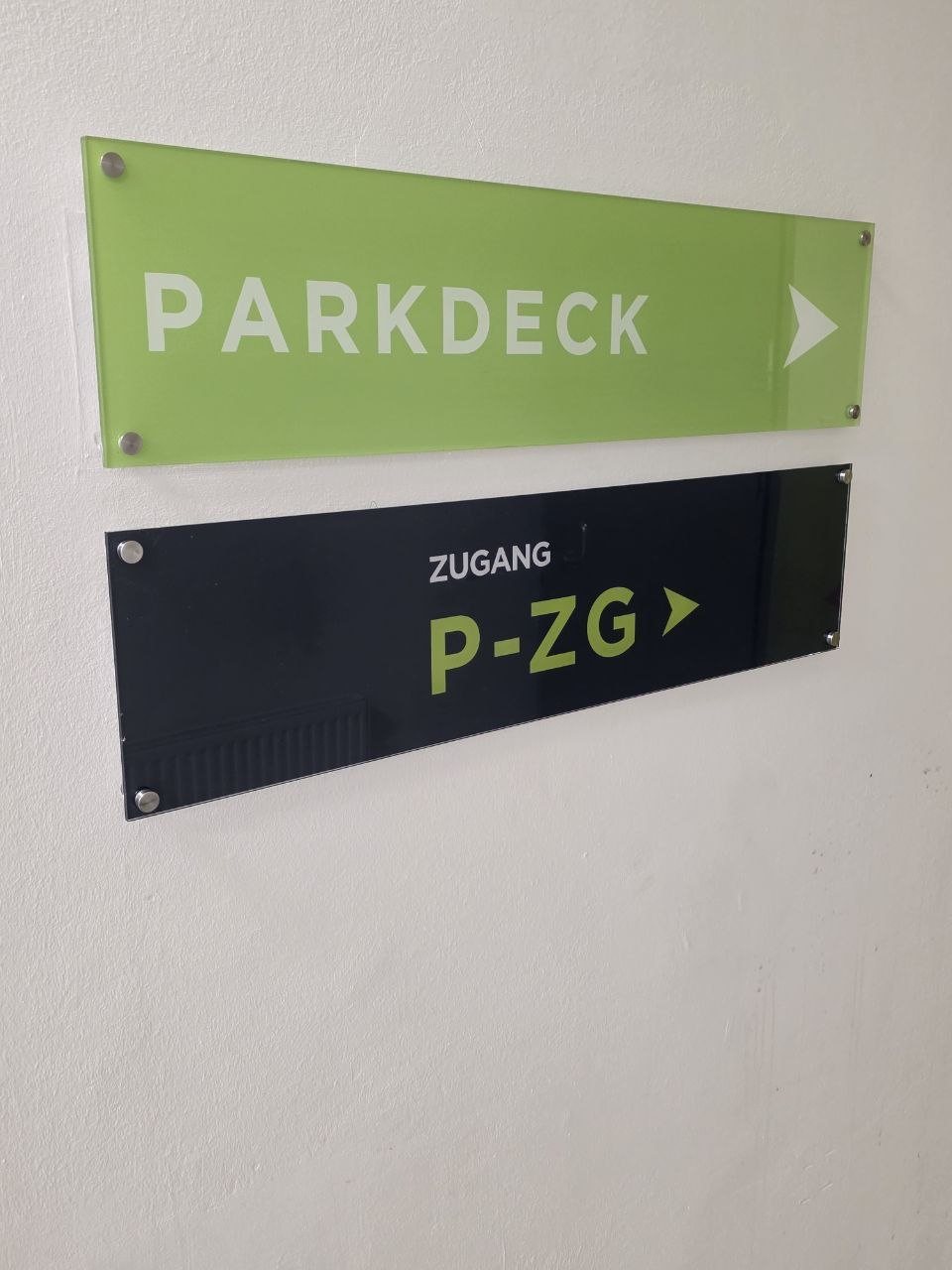 Aludibond Druck + Montage Parkdeck Beschilderung