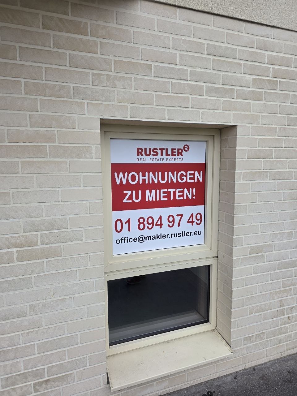 Schaufensterbeklebung bedruckte Folie Druck + Montage
