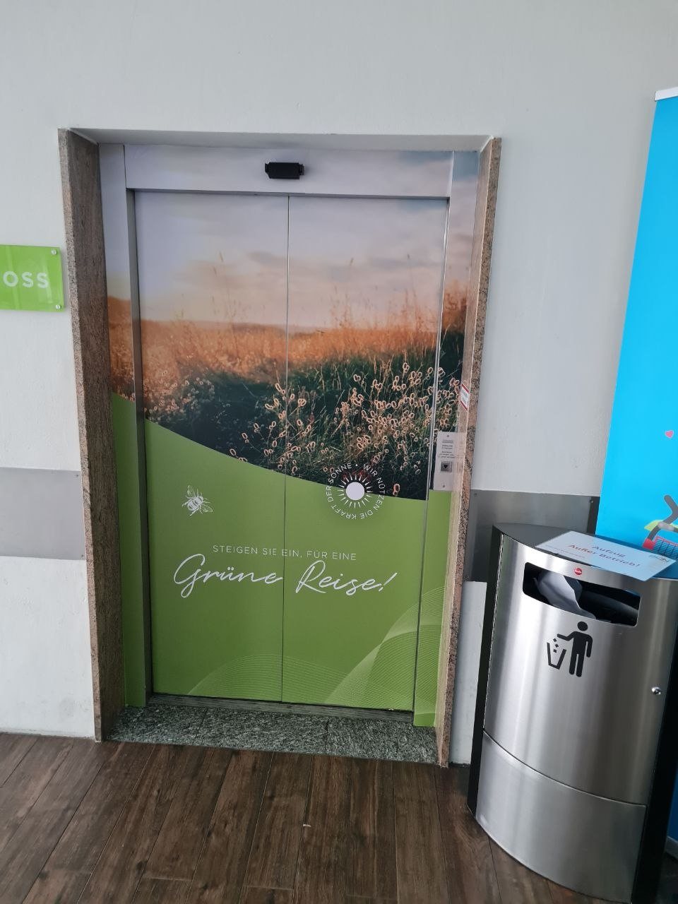 Beklebung Aufzug